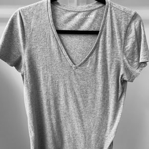 Everlane Gray v-neck short sleeved Large